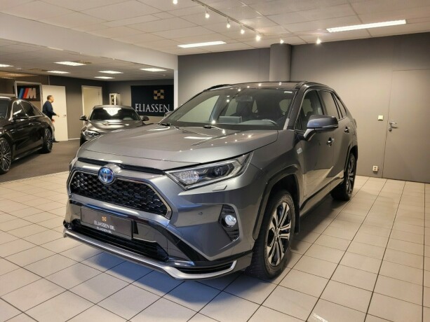 toyota-rav4-plug-in-petrol-2021-big-4