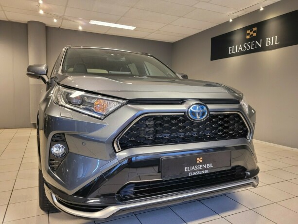 toyota-rav4-plug-in-petrol-2021-big-3