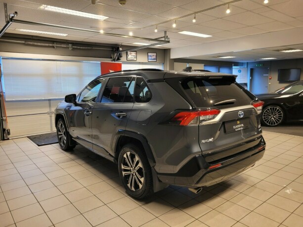 toyota-rav4-plug-in-petrol-2021-big-30