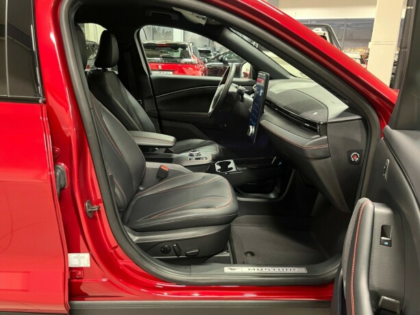 ford-mustang-mach-e-elektrisitet-2023-big-37