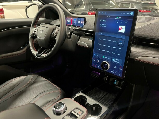 ford-mustang-mach-e-elektrisitet-2023-big-42