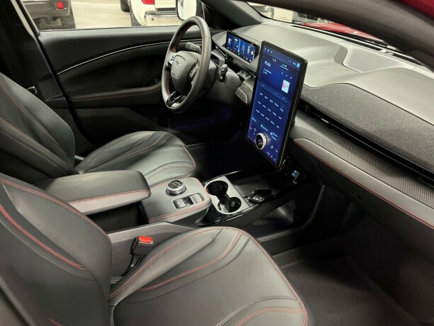 ford-mustang-mach-e-elektrisitet-2023-big-36