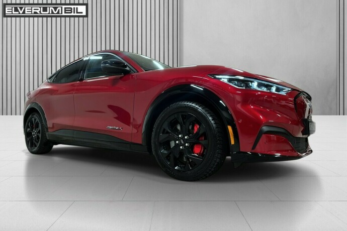 ford-mustang-mach-e-elektrisitet-2023-big-3