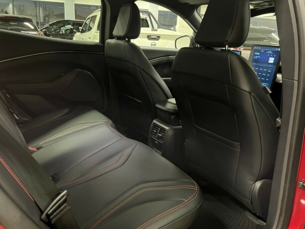 ford-mustang-mach-e-elektrisitet-2023-big-35