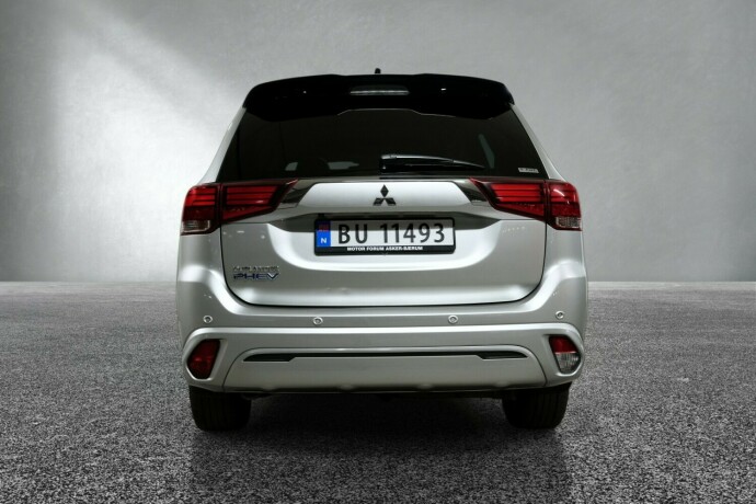 mitsubishi-outlander-elektrisitetbensin-2020-big-3