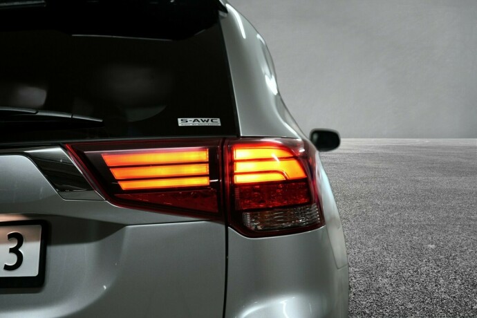 mitsubishi-outlander-elektrisitetbensin-2020-big-9