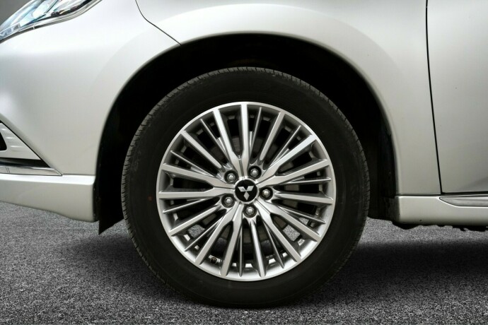 mitsubishi-outlander-elektrisitetbensin-2020-big-19