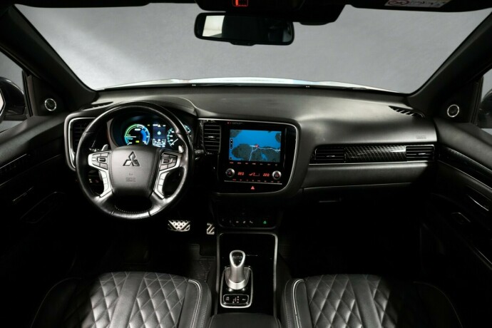mitsubishi-outlander-elektrisitetbensin-2020-big-10