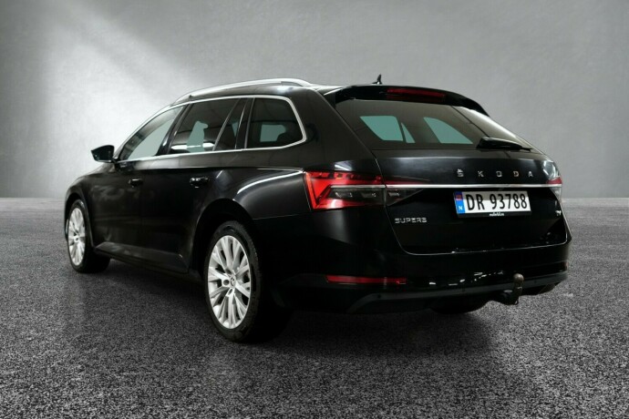 skoda-superb-elektrisitetbensin-2021-big-2