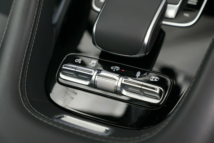 mercedes-benz-gls-bensin-2022-big-25