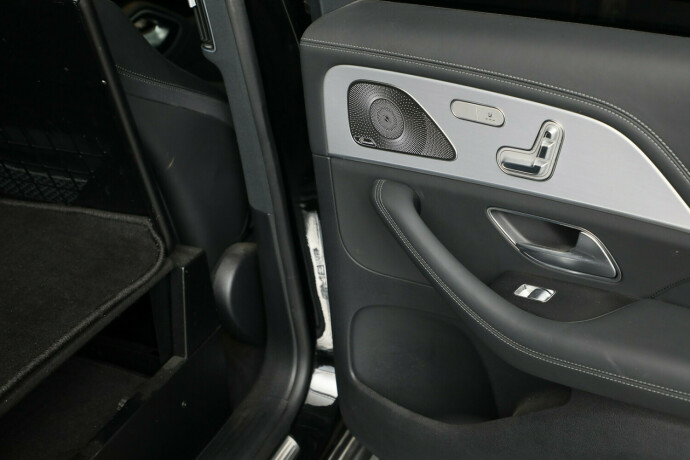 mercedes-benz-gls-bensin-2022-big-26