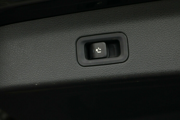 mercedes-benz-gls-bensin-2022-big-45