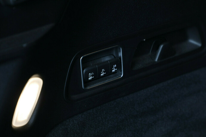 mercedes-benz-gls-bensin-2022-big-46