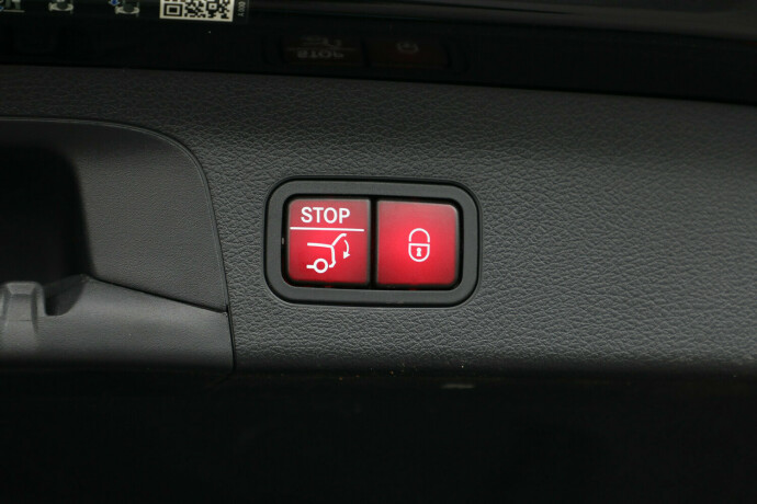 mercedes-benz-gls-bensin-2022-big-44