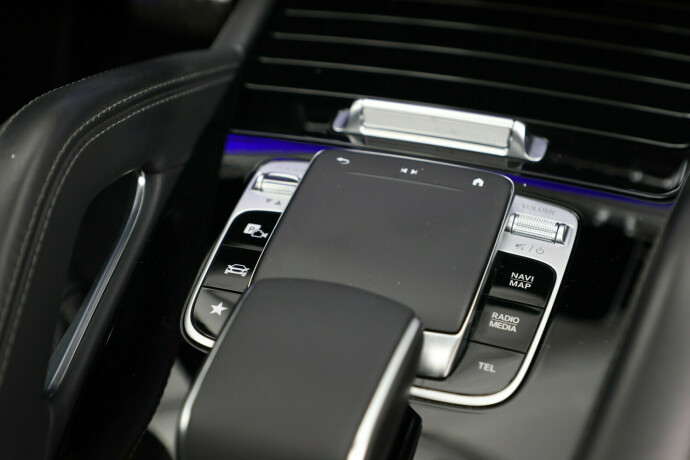 mercedes-benz-gls-bensin-2022-big-24