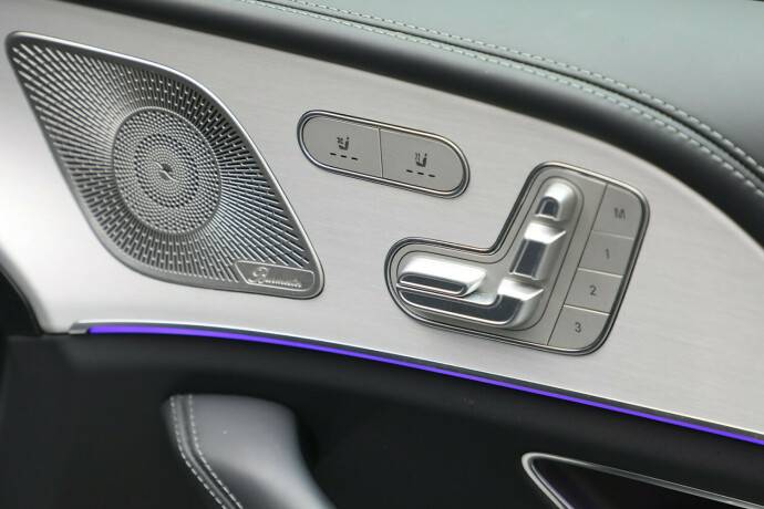 mercedes-benz-gls-bensin-2022-big-33