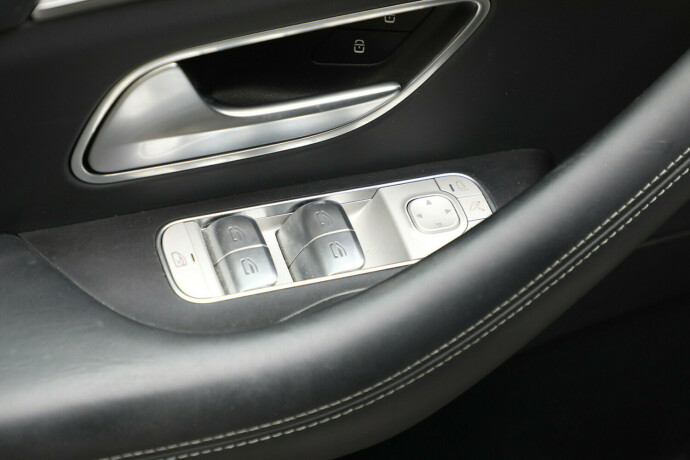 mercedes-benz-gls-bensin-2022-big-28