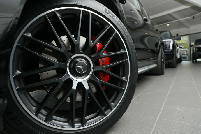 mercedes-benz-gls-bensin-2022-big-39