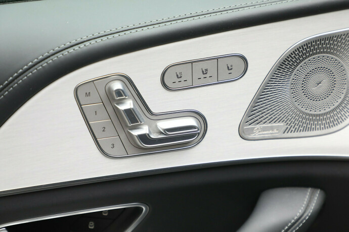 mercedes-benz-gls-bensin-2022-big-27