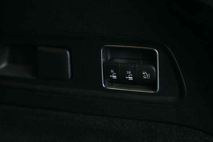 mercedes-benz-gls-bensin-2022-big-47