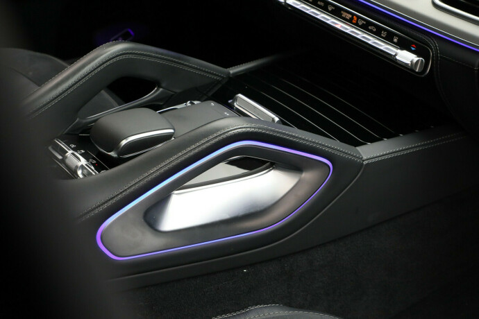 mercedes-benz-gls-bensin-2022-big-32