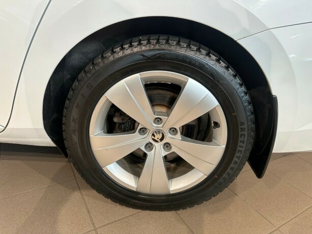 skoda-superb-diesel-2017-big-30