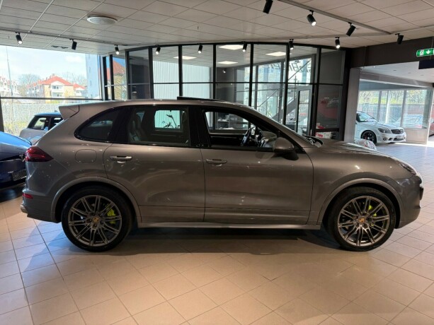 porsche-cayenne-elektrisitetbensin-2015-big-6