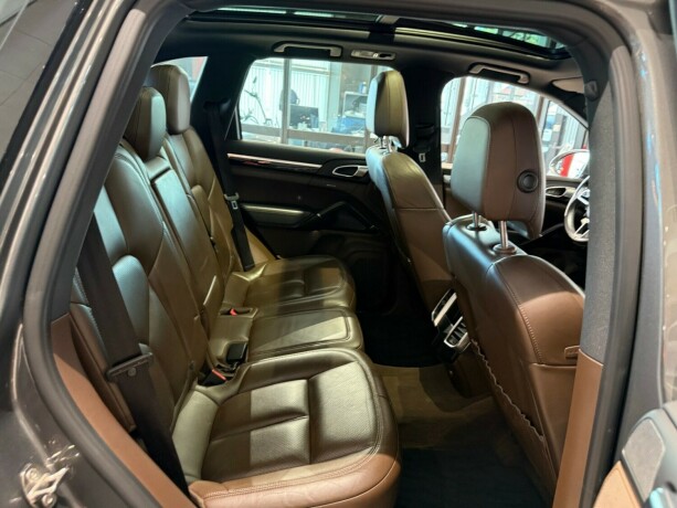 porsche-cayenne-elektrisitetbensin-2015-big-15