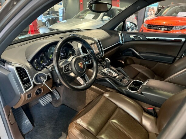 porsche-cayenne-elektrisitetbensin-2015-big-9