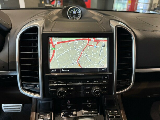 porsche-cayenne-elektrisitetbensin-2015-big-20