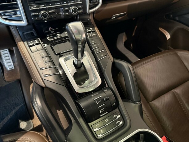 porsche-cayenne-elektrisitetbensin-2015-big-18