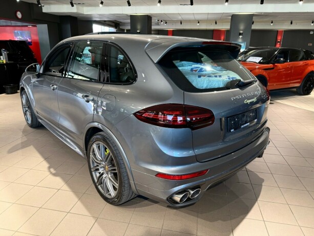 porsche-cayenne-elektrisitetbensin-2015-big-3