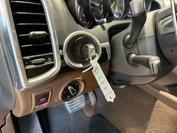 porsche-cayenne-elektrisitetbensin-2015-big-24