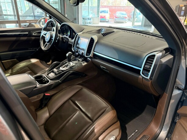 porsche-cayenne-elektrisitetbensin-2015-big-16