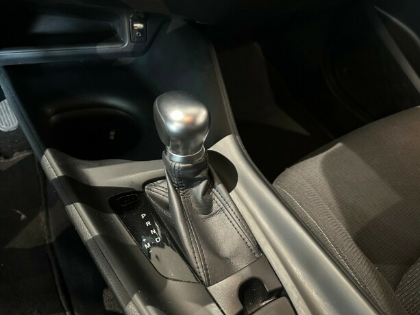 toyota-c-hr-bensin-2017-big-19