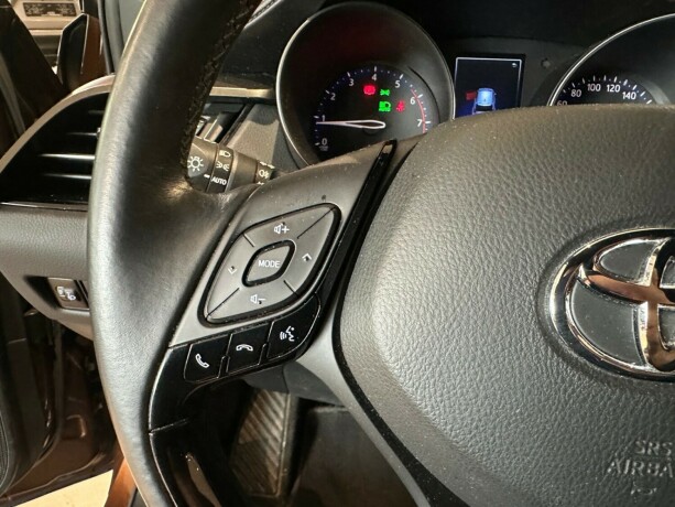 toyota-c-hr-bensin-2017-big-25