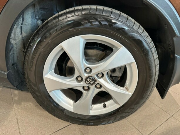 toyota-c-hr-bensin-2017-big-27