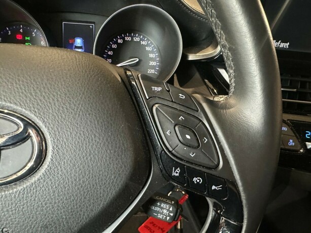 toyota-c-hr-bensin-2017-big-26