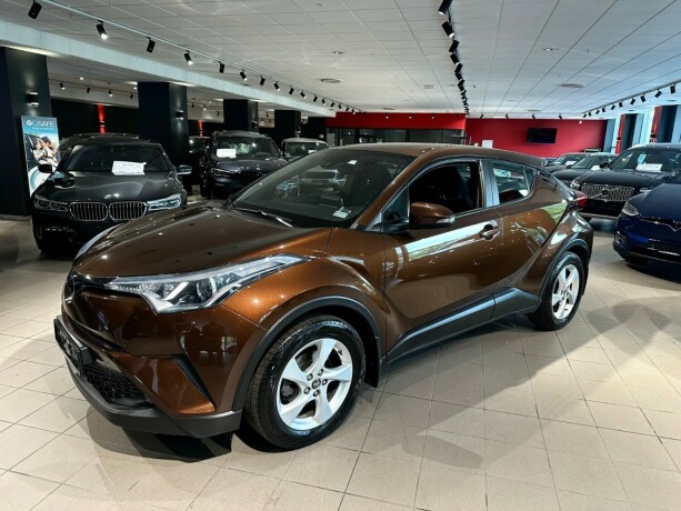 toyota-c-hr-bensin-2017-big-3