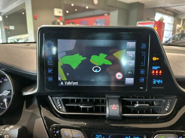 toyota-c-hr-bensin-2017-big-23