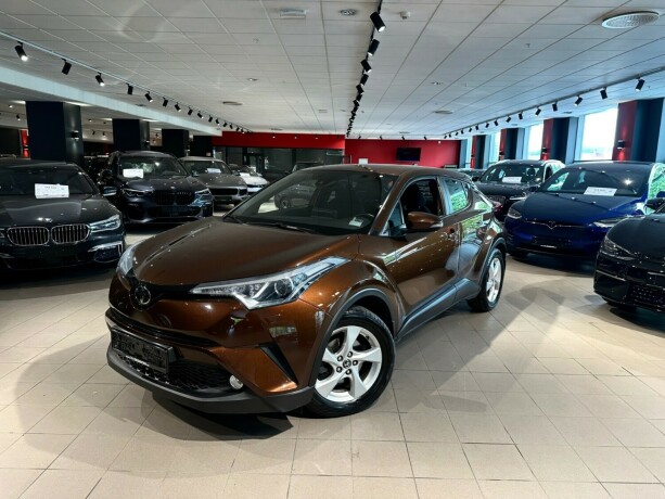 toyota-c-hr-bensin-2017-big-0