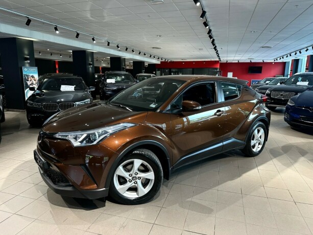 toyota-c-hr-bensin-2017-big-2
