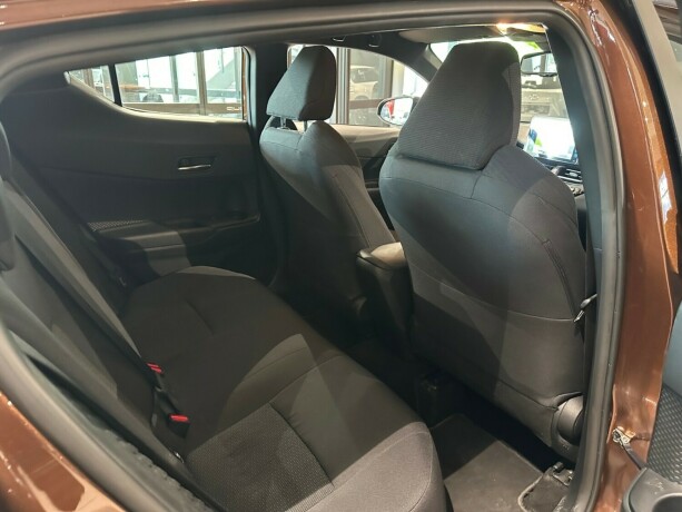 toyota-c-hr-bensin-2017-big-17