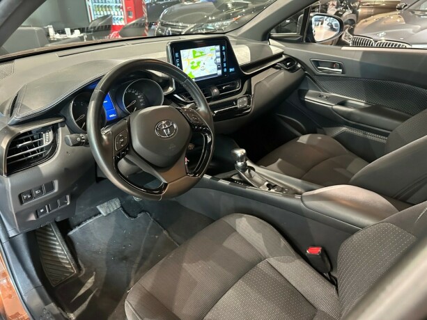 toyota-c-hr-bensin-2017-big-10