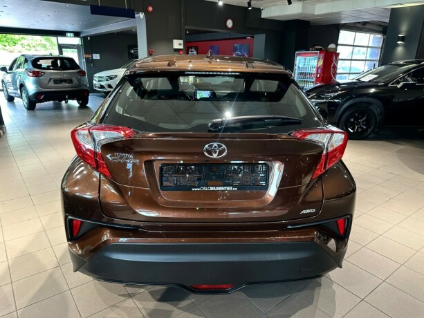 toyota-c-hr-bensin-2017-big-5