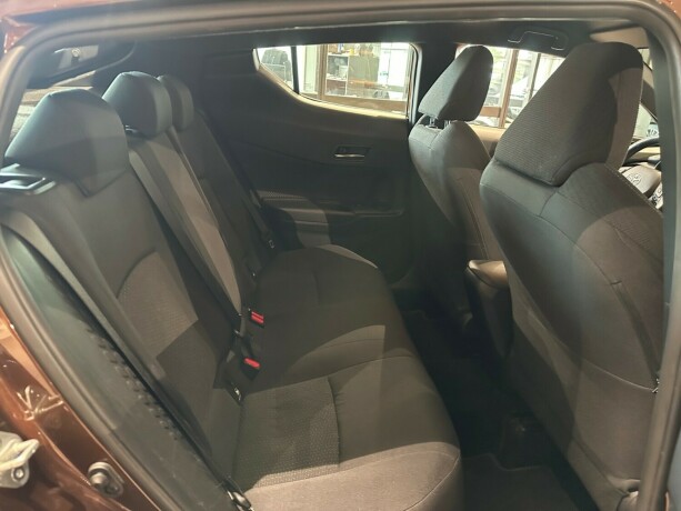 toyota-c-hr-bensin-2017-big-16