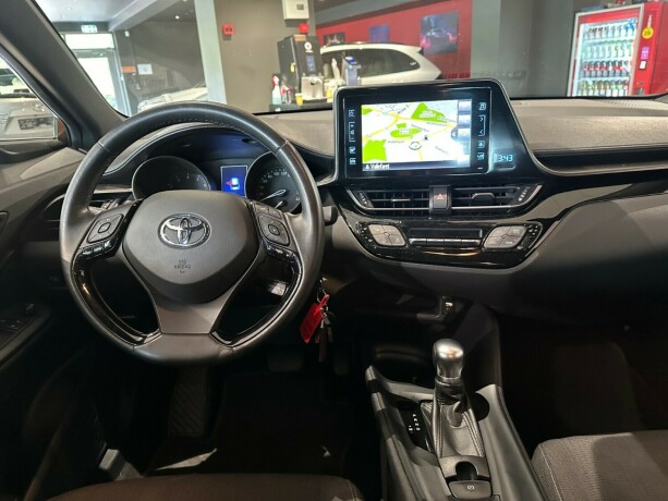 toyota-c-hr-bensin-2017-big-12