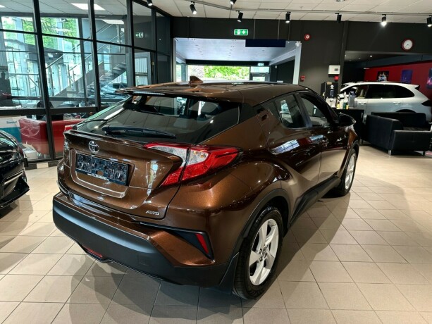 toyota-c-hr-bensin-2017-big-8