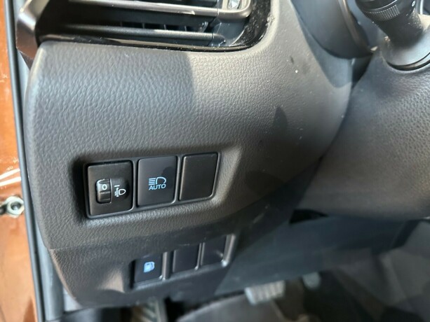 toyota-c-hr-bensin-2017-big-24