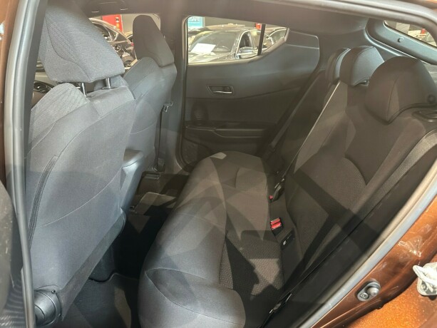 toyota-c-hr-bensin-2017-big-9